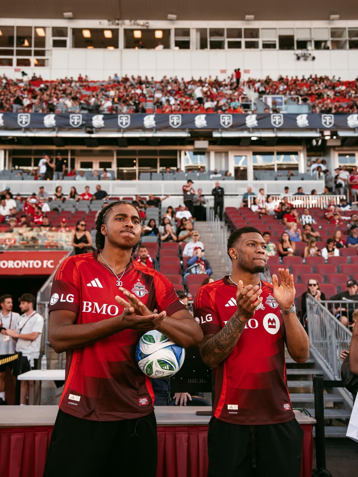 League of Legends-关于集结日多伦多猛龙调整名单以备NBA季后赛，造点机会环节打磨，球迷炸锅，赛程密集仍需轮换的信息